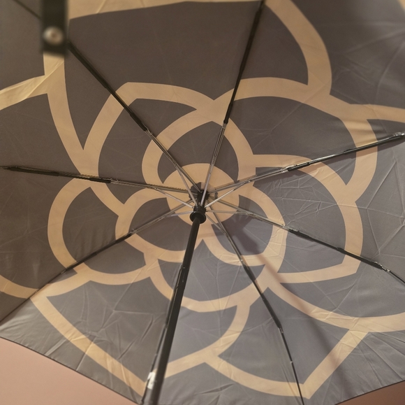 Chanel umbrella - Picture 4 of 6